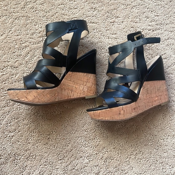 Black Guess wedges - Picture 2 of 7